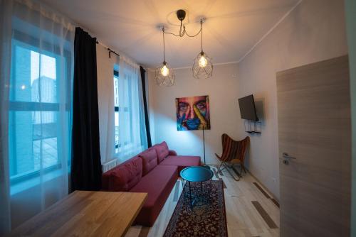 1 queen bed, 1 sofa bed