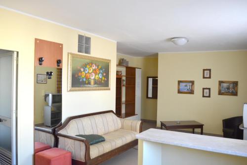 . One bedroom appartement with terrace and wifi at Reggio Calabria 2 km away from the beach