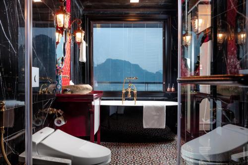 room detail thumbnail 2