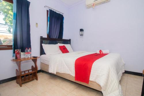 RedDoorz near Pantai Boom in Banyuwangi