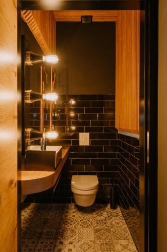 Goldfinger 3-bed unique apartment in the heart of Podgórze, Cracovie (photo 9)