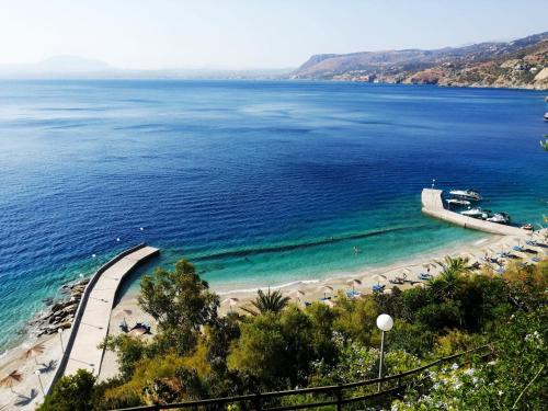  Luxury flat with private beach & amazing view in Ligaria