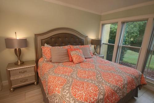 1/1 bed&bath condos 5 min drive to Siesta in Sarasota, USA
