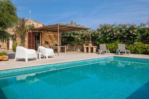  Finca Serral Petit, Pension in Es Llombards