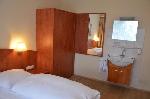 Hotel Wikinger Hof - image 3