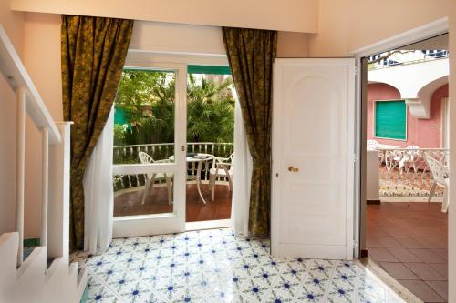 Hotel Continental Ischia - image 11