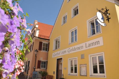 Exterior view, Hotel Gasthof zum Goldenen Lamm in Harburg