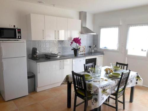 House with 3 bedrooms in Blaye with enclosed garden and WiFi gîte à louer Peyraud