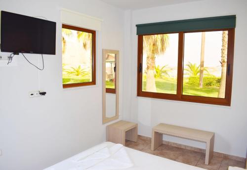 La Palma Apartments,a beachfront paradise!