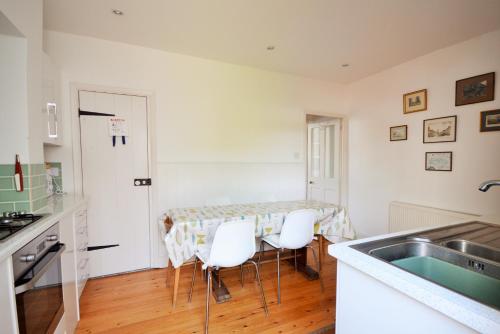 Admirals Cottage - image 11