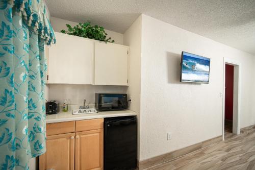 Island Sun Inn & Suites - Venice, Florida Historic Downtown & Beach Getaway - 주방