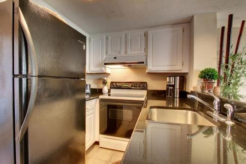 102 E Port O Call - image 4