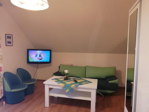 Superior Family Room image 8