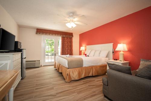 Island Sun Inn & Suites - Venice, Florida Historic Downtown & Beach Getaway - 공용 라운지/TV 시청 구역