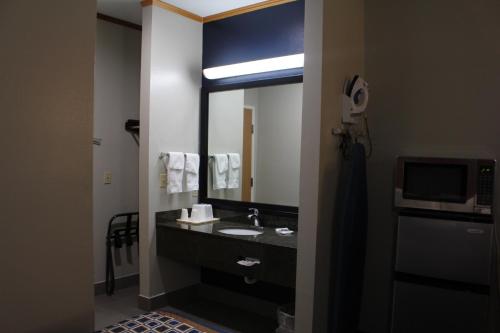 Homegate Inn and Suites Room Type - Standard King Room