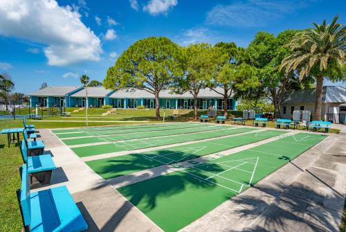 Dunedin RV Resort & Blue Moon Inn - image 11
