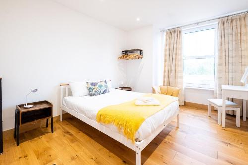 Three Tuns Apartments - Ash