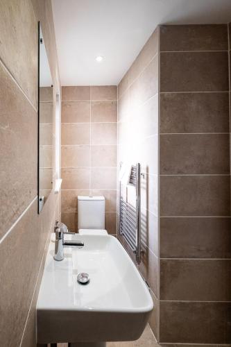Three Tuns Apartments - Sycamore - image 3