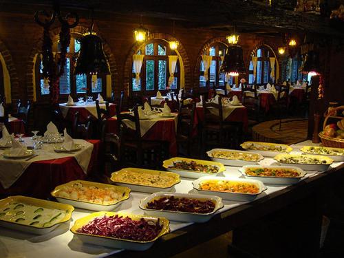 Hotel Restaurant Bujtina e Gjelit - image 3