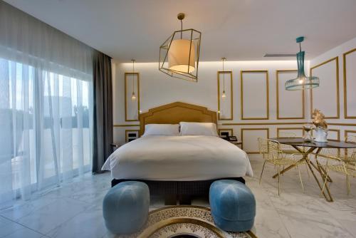 HOLM Boutique & SPA - IK Collection - image 4