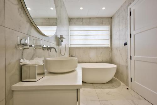 HOLM Boutique & SPA - image 2