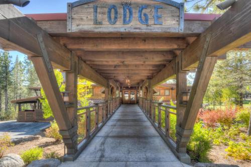 Glacier Forest Getaway - image 9