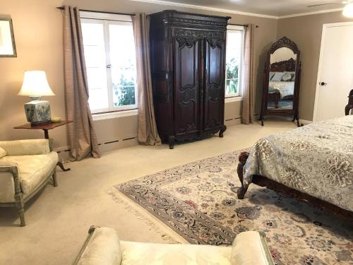 Deluxe King Suite