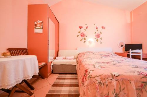 Apartments Tara - 70 m from beach