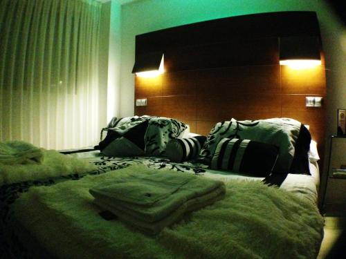 Deluxe Double Room image 7