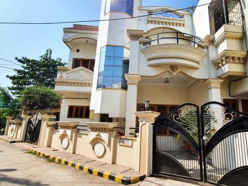 Aditya Premium HomeStay- Furnished Air Conditioned- 2BHK - Bhedaghat