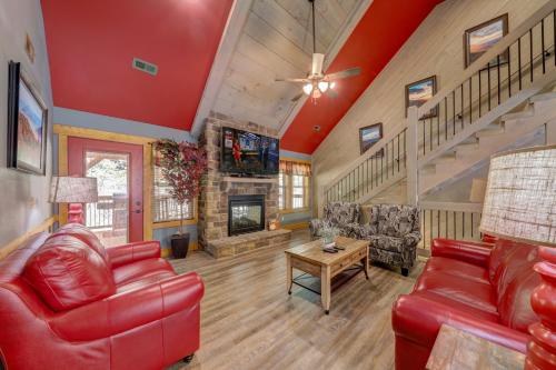 Blue Lagoon Cinema chalet in Gatlinburg, USA