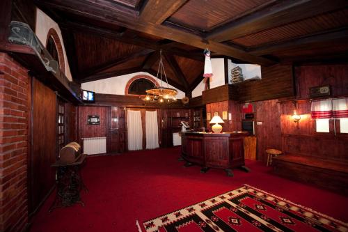 Hotel Restaurant Bujtina e Gjelit - image 11