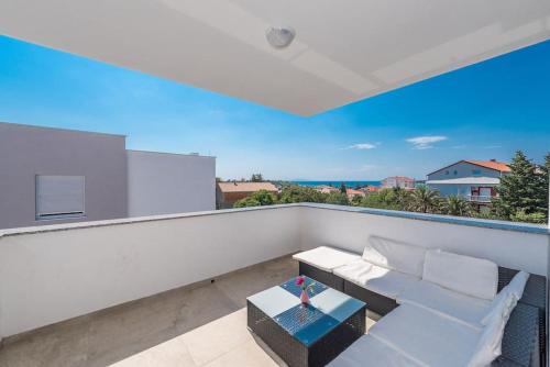 Villa Star 2 luxury apartment with a pool
