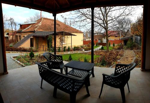 Slovac House with a garden and fireplace