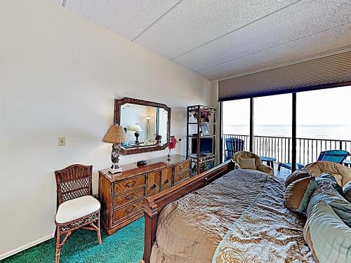 New Listing! Luxe Corner Penthouse with Gym & Pools condo - main image