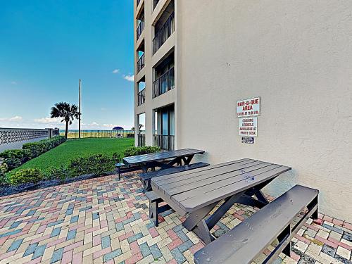 New Listing! Beachfront Paradise with Pools & Gym condo - image 7