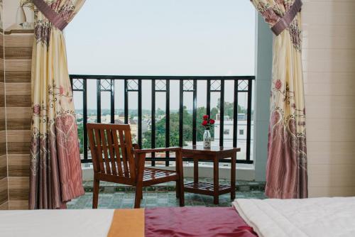 Balcony/terrace, HIEP HOA HOTEL in Sam Mountain / Ba Chua Su Temple