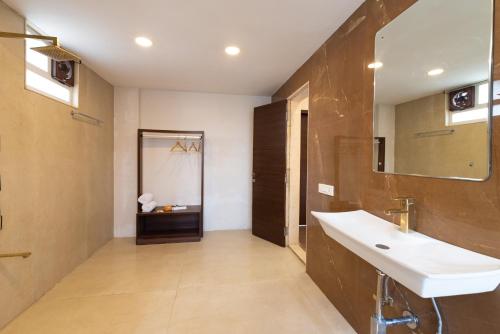 A Hotel Com Hotel Isuite Luxor Undri Pune Hotel Pune India