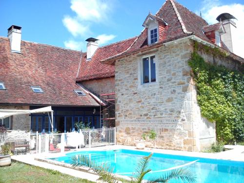 B&B Bastanès - Gite de 6 à 14 pers avec Piscine-Jacuzzi- Salle des fêtes - Bed and Breakfast Bastanès