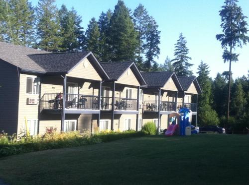 A szálláshely kívülről, New Horizon Motel in Christina Lake (BC)