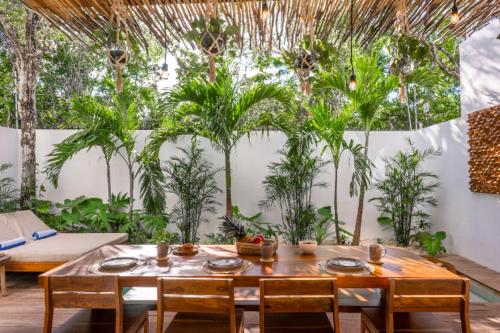 LUUM - Majestic villa with private pool and parking, Tulum (photo 6)