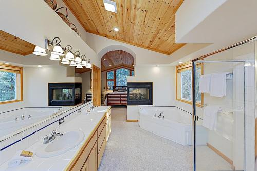 New Listing! Alder Creek Retreat Near Slopes home - image 3