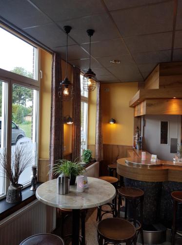 Pubi/sohvabaar, Hotel-Cafe Knoors-Meeks Stein Urmond in Urmond