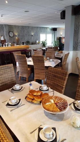 Restoran, Hotel-Cafe Knoors-Meeks Stein Urmond in Urmond