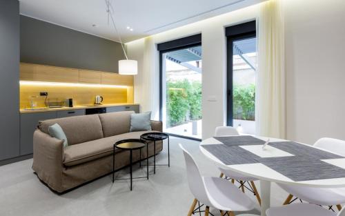Teanna Lux Apartments - image 14