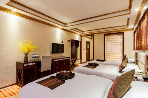 Floral Hotel · Shangri-la Blue Sky