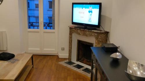 Appartement renove proche gare et tram a 50 m.