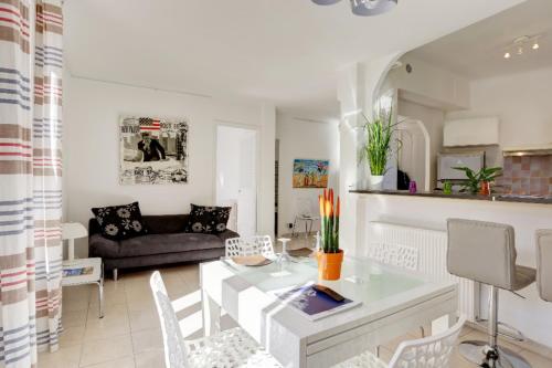 2 bedrooms, 4 beds
