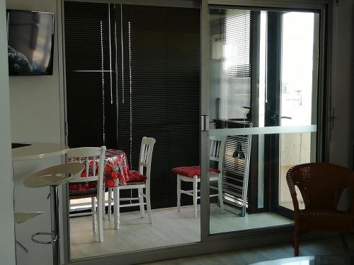 Beau T2 Climatisé sur Marina avec parking privé