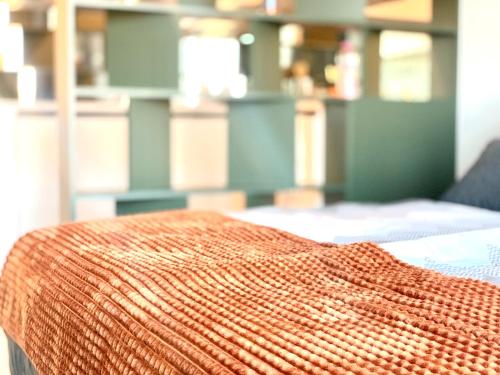 Luxury, bright Studio with parking and balcony in Bratislava center, Bratislava (fotografie 9)